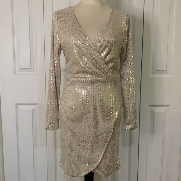 CBR Dresses & Skirts - NWT CBR gold sequin party dress SzMed flattering cut and lined for comfort